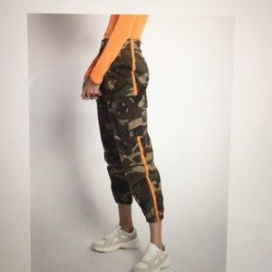 CAMO cargo pant with neon accent